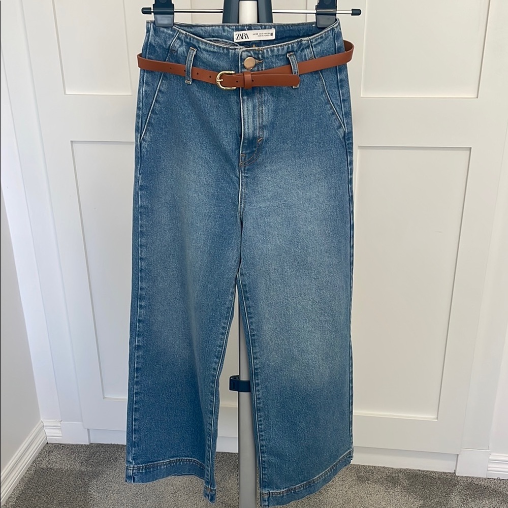 Zara wide leg cropped women's Blue Jeans with Brown Belt